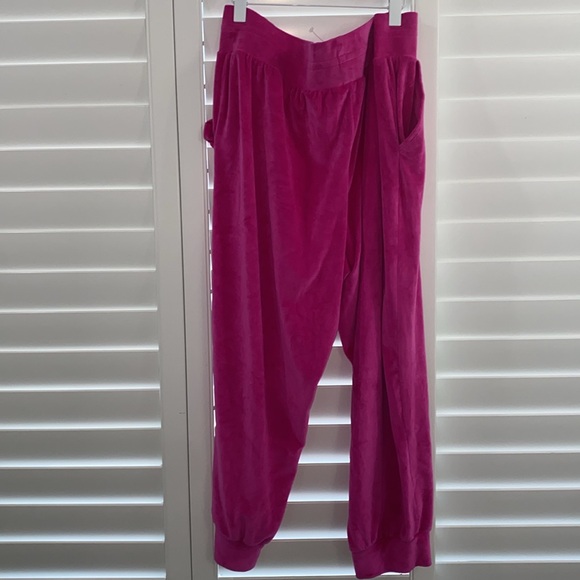 Victoria’s Secret Hot pink velour joggers. NWOT. Size xxl - Picture 6 of 11
